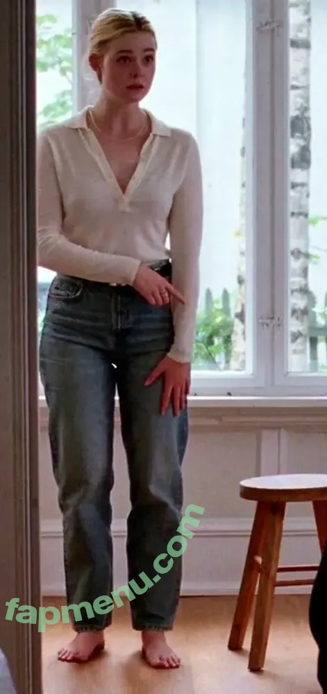 Elle Fanning nude photo #4044 (ellefanning)