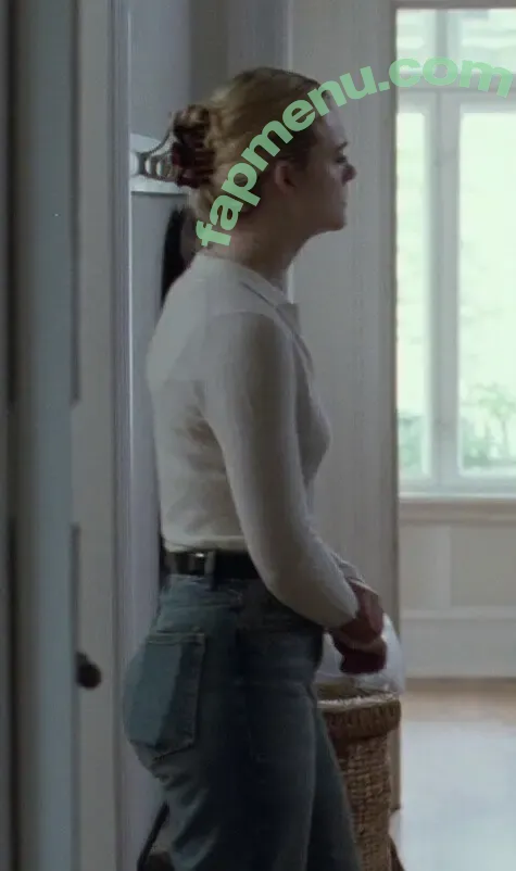 Elle Fanning nude photo #4056 (ellefanning)