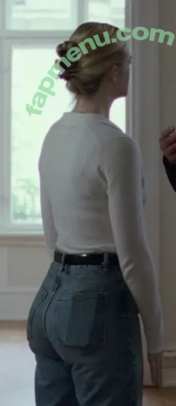 Elle Fanning nude photo #4060 (ellefanning)