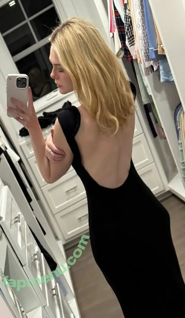 Elle Fanning nude photo #4067 (ellefanning)
