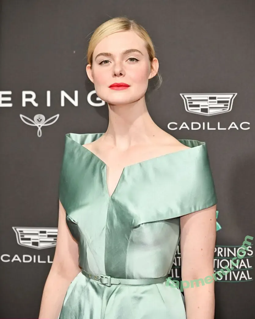 Elle Fanning nude photo #4137 (ellefanning)