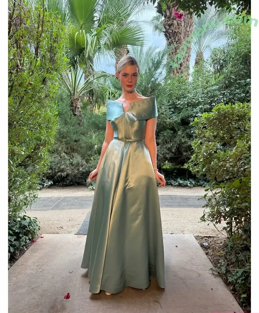 Elle Fanning nude photo #4141 (ellefanning)