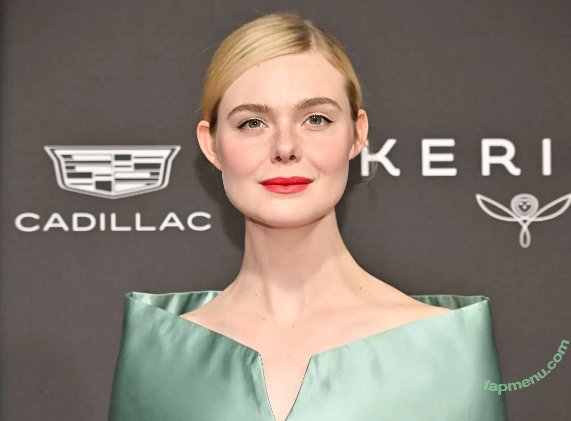 Elle Fanning nude photo #4145 (ellefanning)