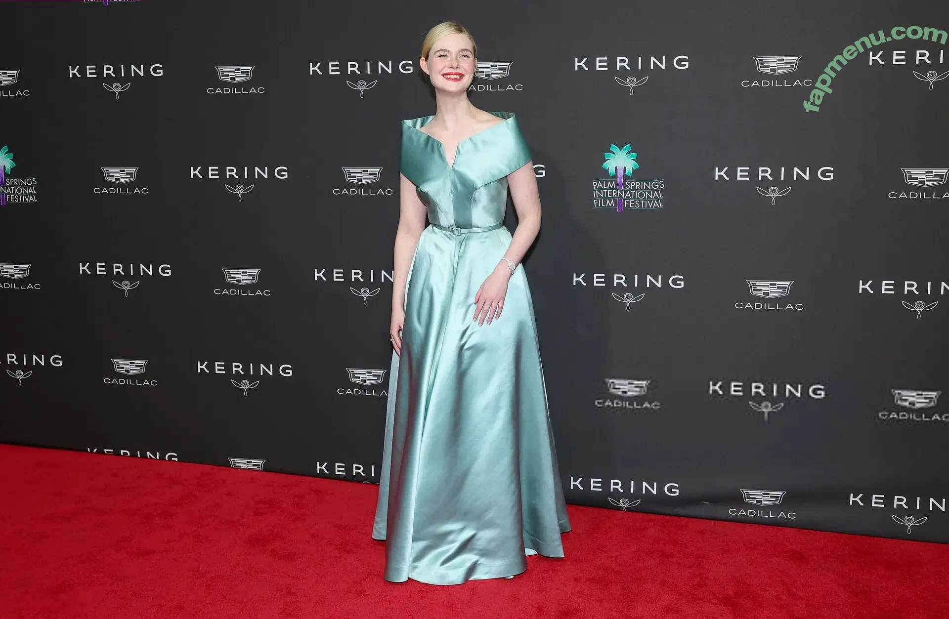 Elle Fanning nude photo #4149 (ellefanning)