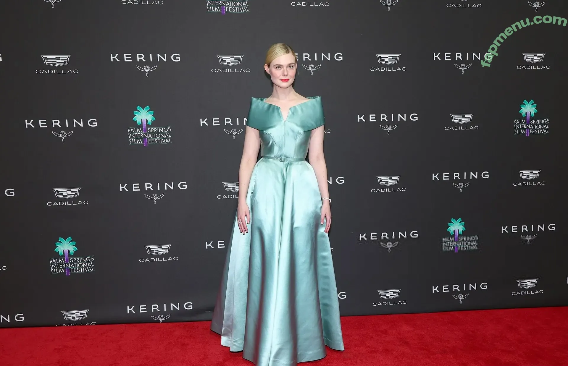 Elle Fanning nude photo #4150 (ellefanning)