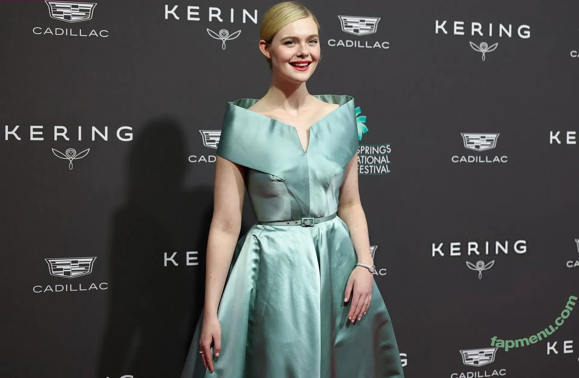 Elle Fanning nude photo #4158 (ellefanning)