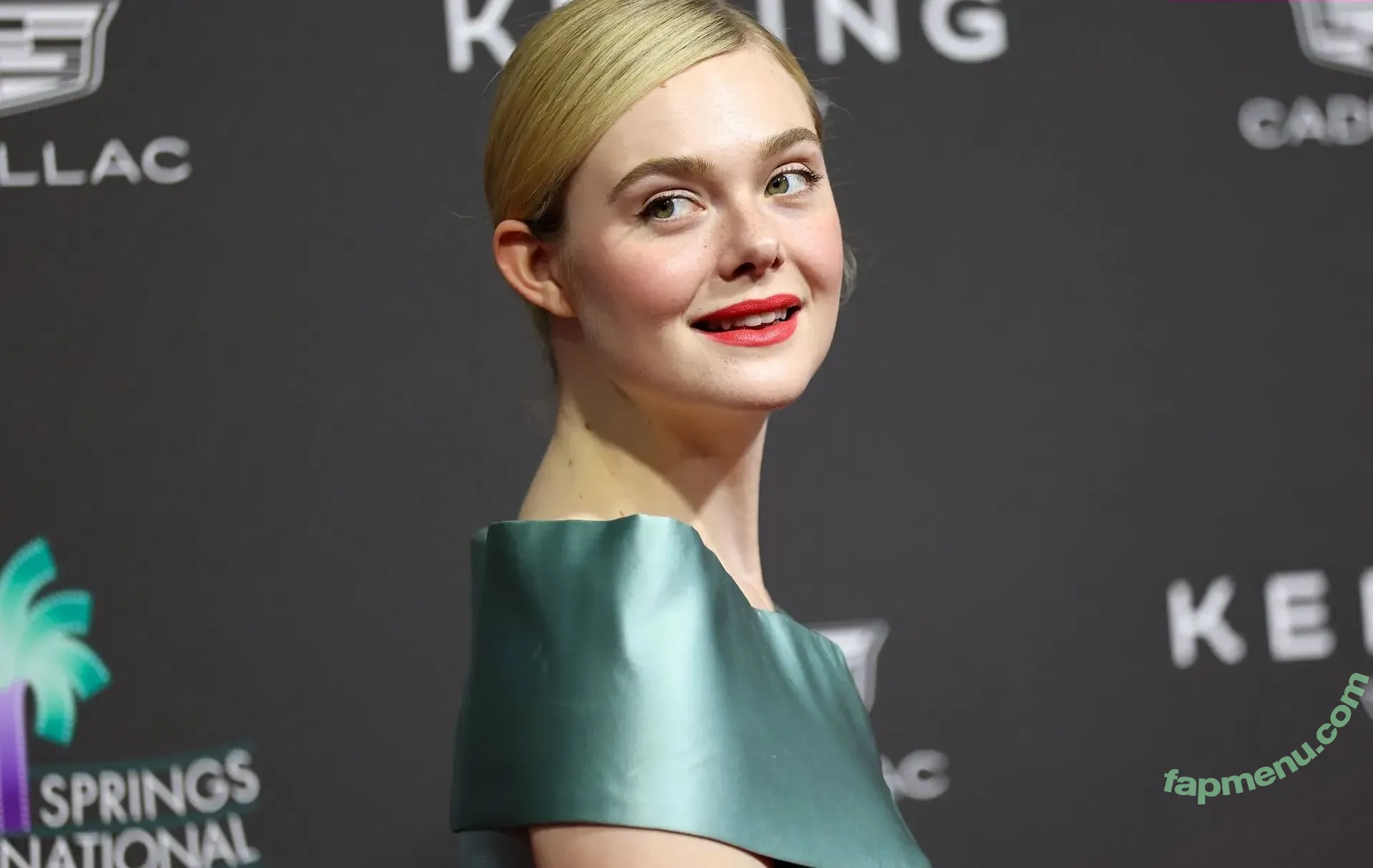 Elle Fanning nude photo #4160 (ellefanning)