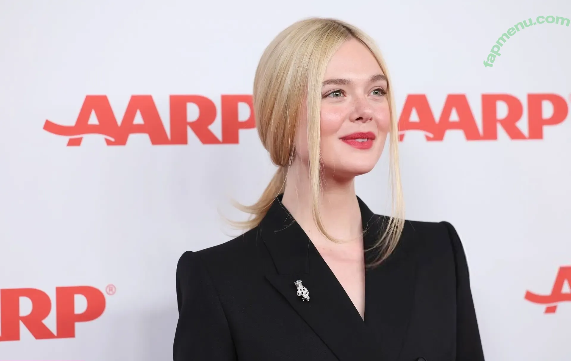 Elle Fanning nude photo #4243 (ellefanning)