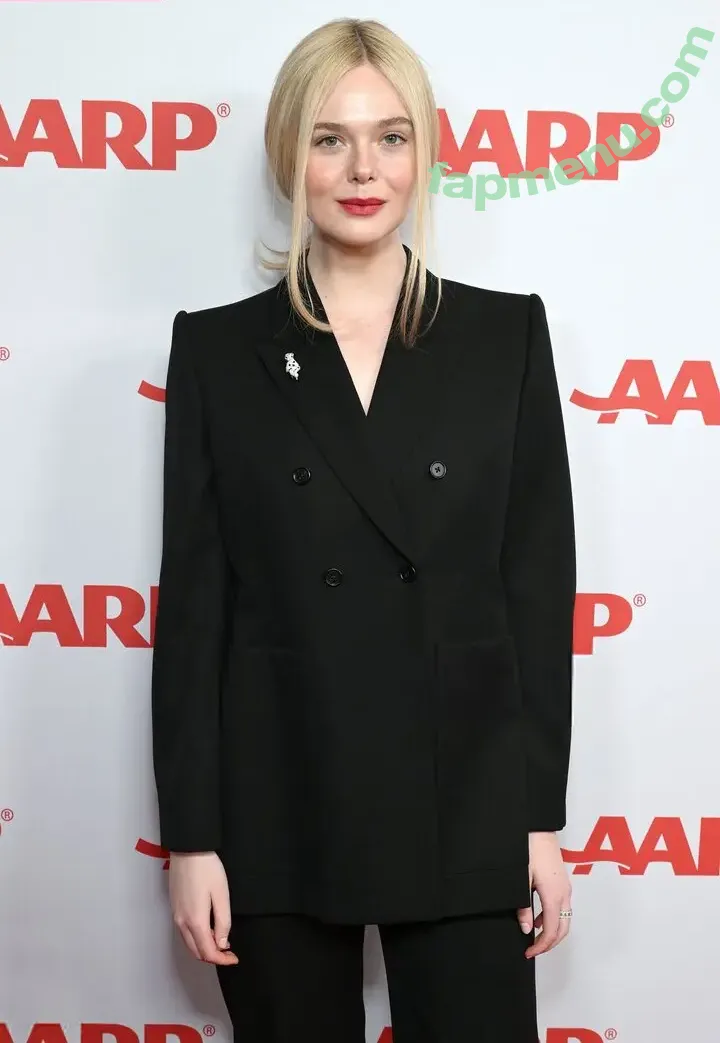 Elle Fanning nude photo #4246 (ellefanning)