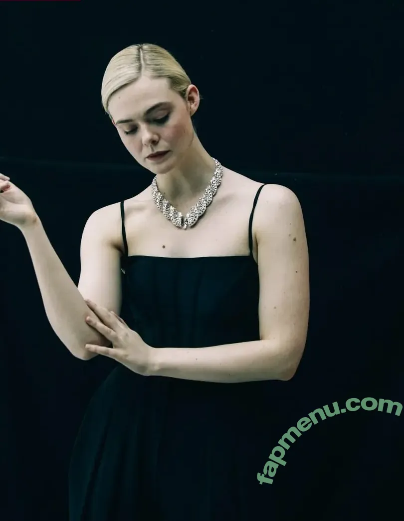 Elle Fanning nude photo #4285 (ellefanning)