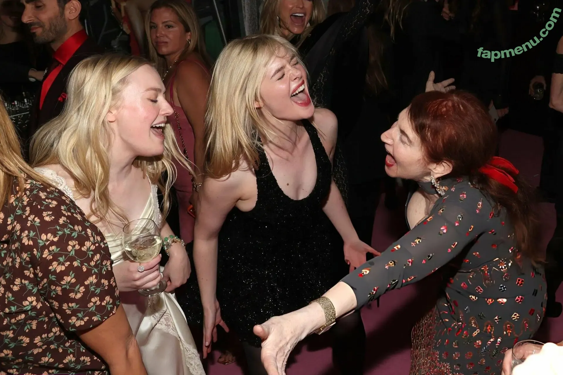 Elle Fanning nude photo #4290 (ellefanning)