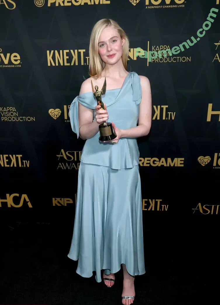 Elle Fanning nude photo #4310 (ellefanning)