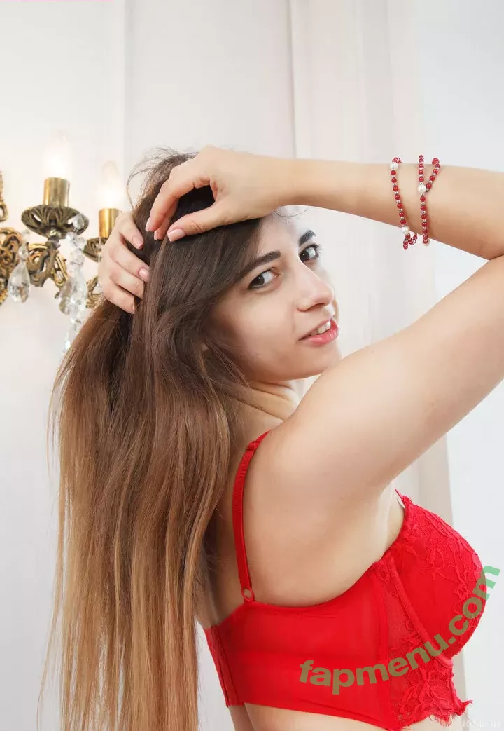 Elle Mira nude photo #0062 (Ella Mira / Maya_bee / ella_mira_leona)