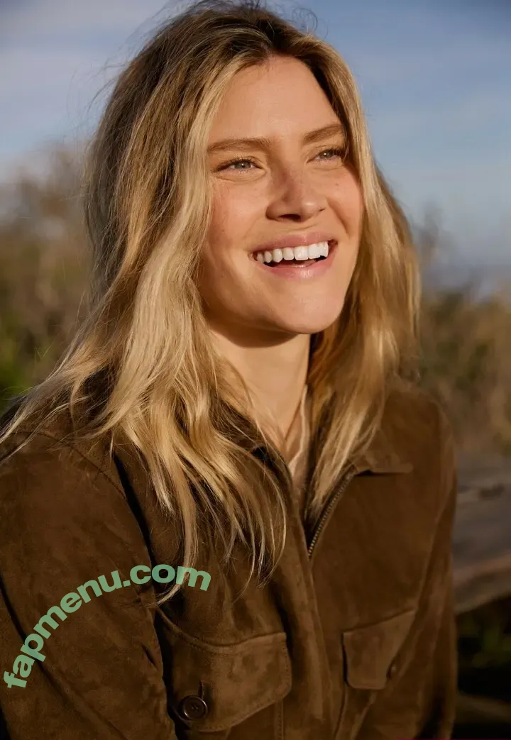 Elle Wagner nude photo #0024 (elle_wagner_ / ellewagner)