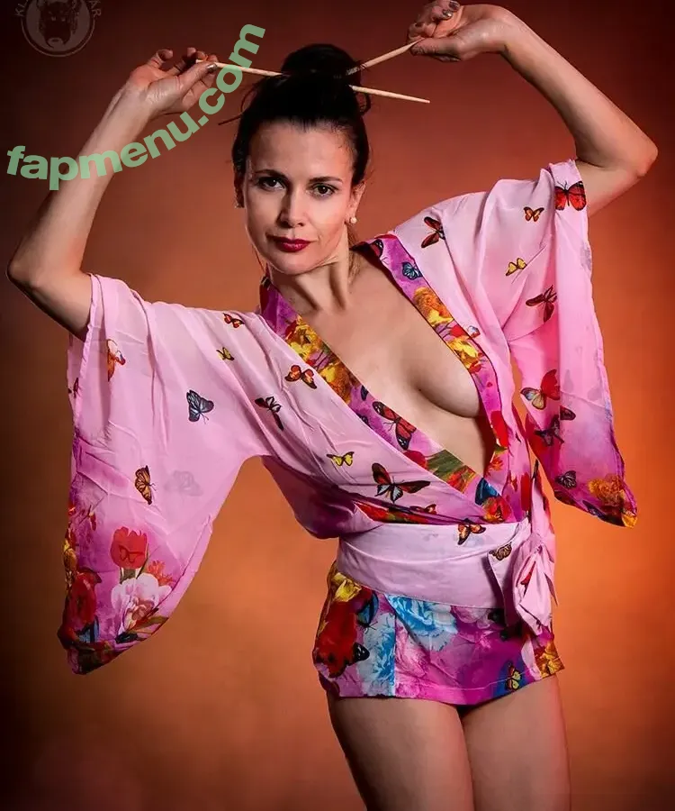 Ellen Slusarchi nude photo #0031 (Elena Slusarchik / aleksa_slusarchi / slusarchi_sister)
