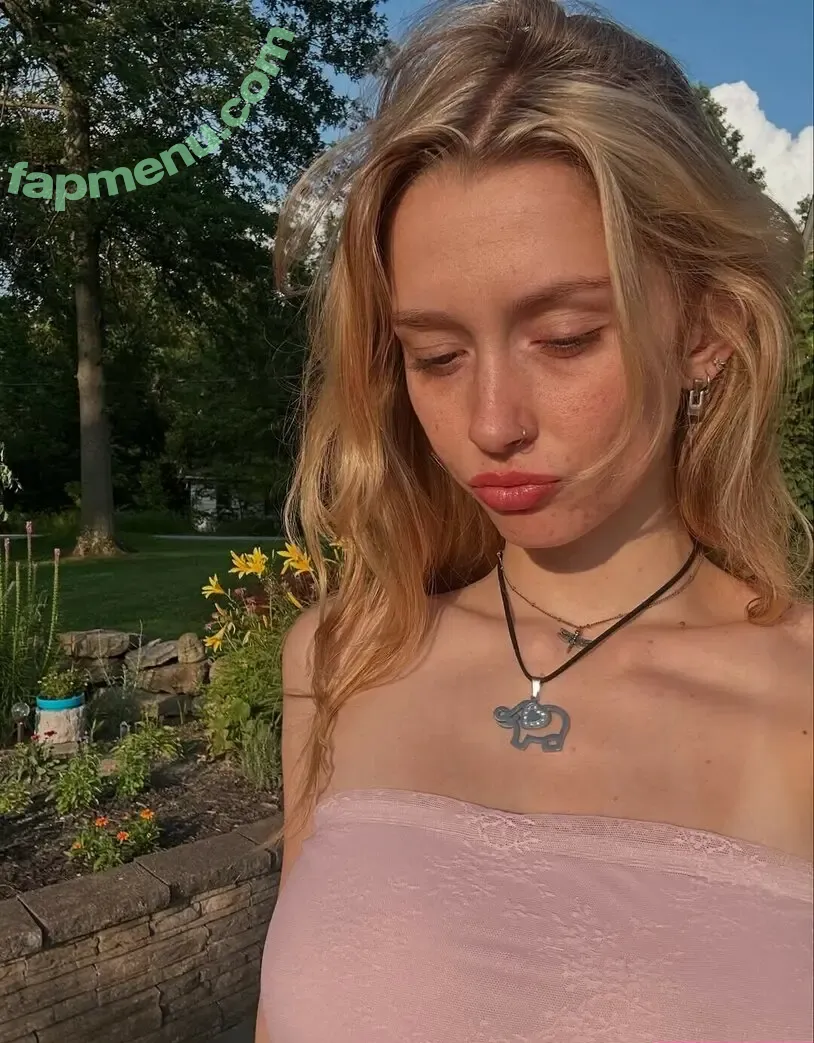 Ellesasmrr nude photo #0013 (Ellesasmrr)