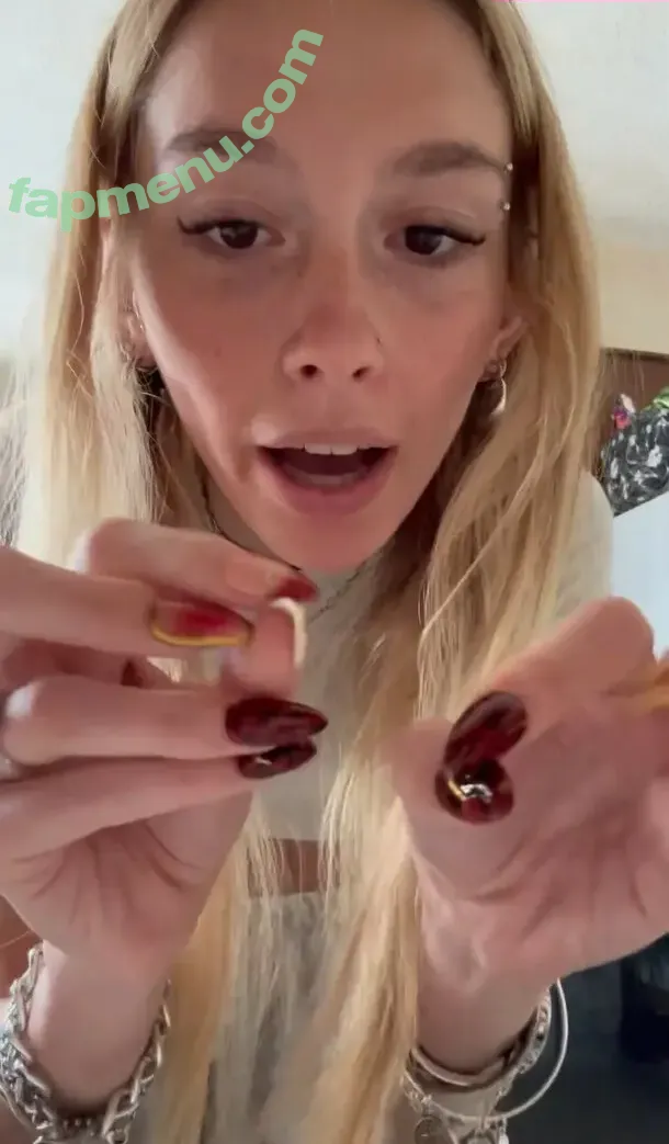 Ellesasmrr nude photo #0049 (Ellesasmrr)