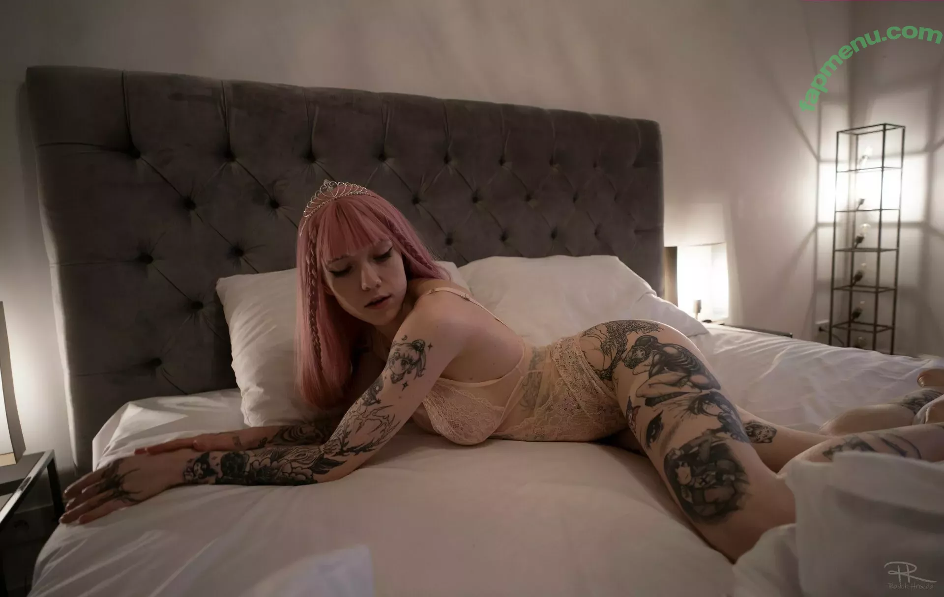 elleslove nude photo #1550 (aliceeee_watson / elles / ellesclub / oils.elleslove)