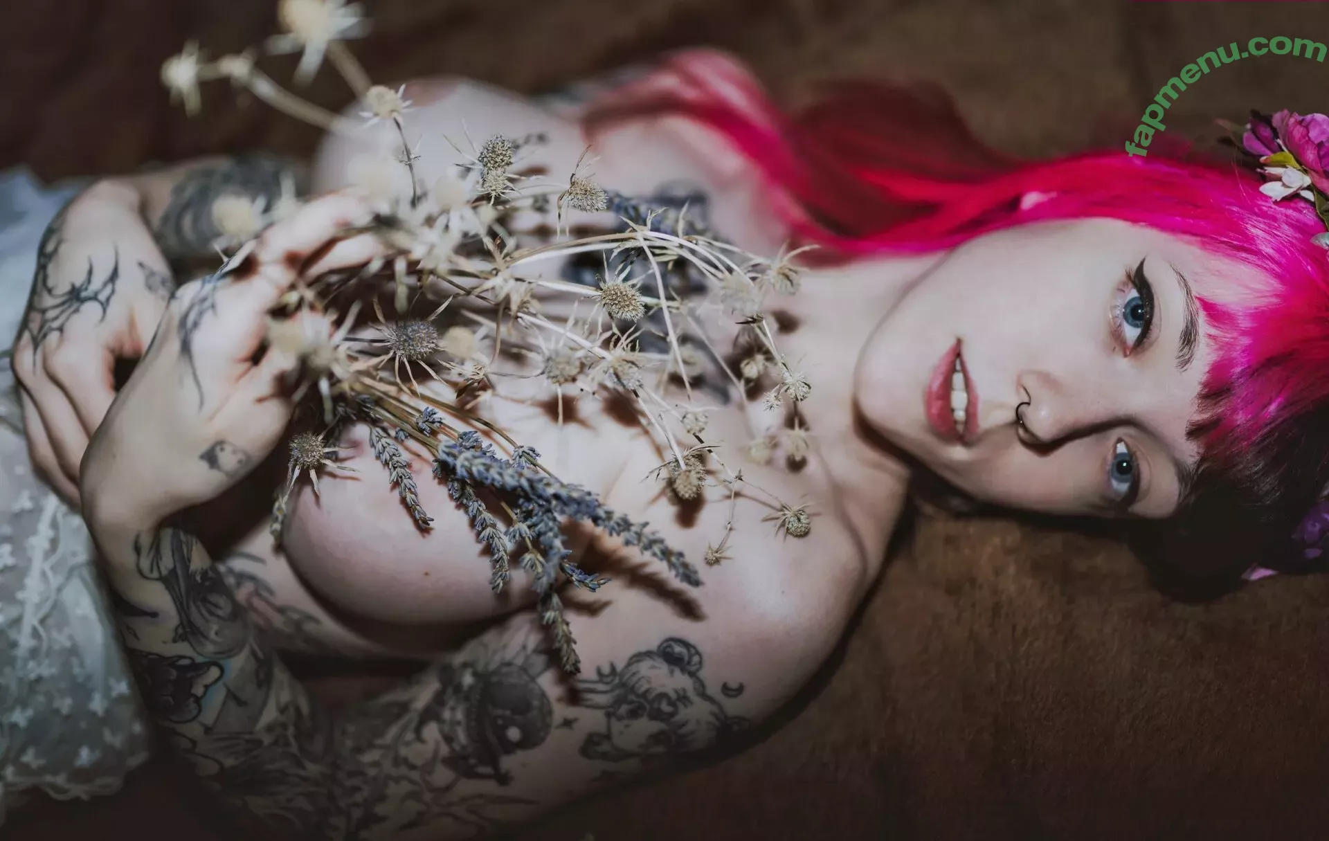 elleslove nude photo #1772 (aliceeee_watson / elles / ellesclub / oils.elleslove)