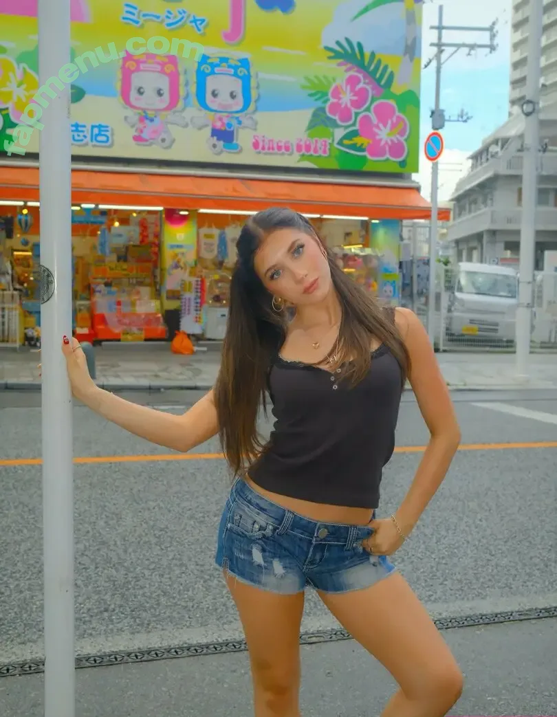 Elliana Walmsley nude photo #0024 (ellianawalmsley)