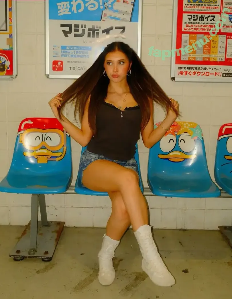 Elliana Walmsley nude photo #0025 (ellianawalmsley)