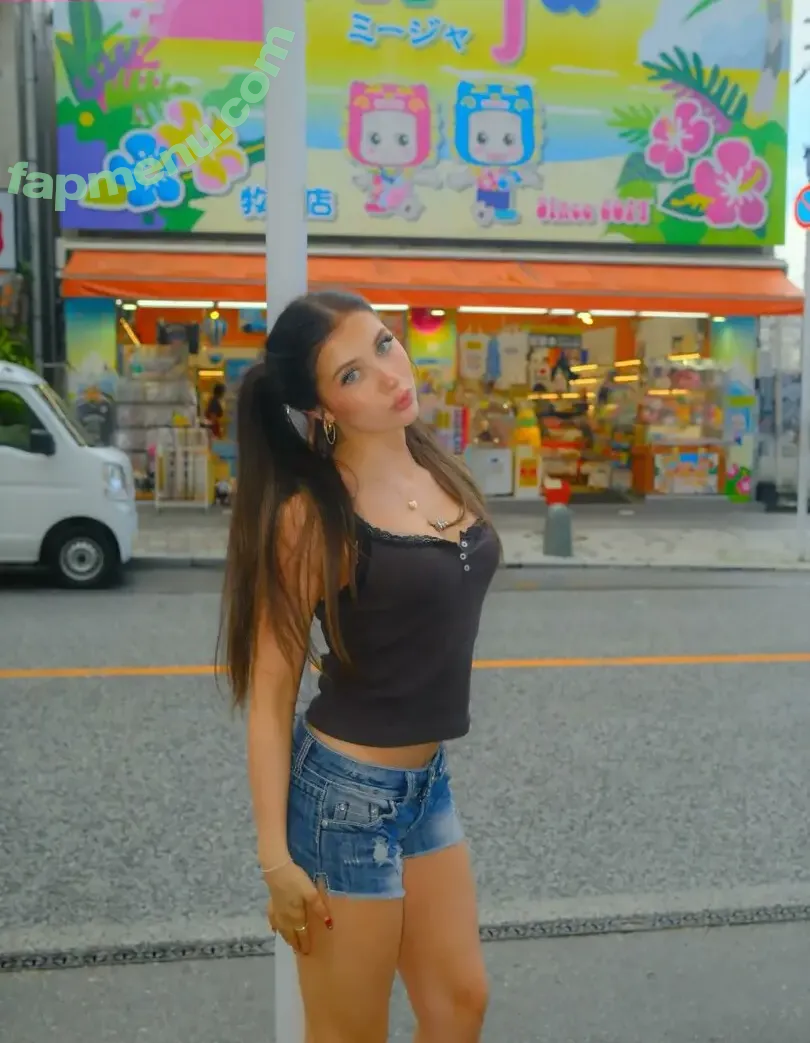 Elliana Walmsley nude photo #0027 (ellianawalmsley)