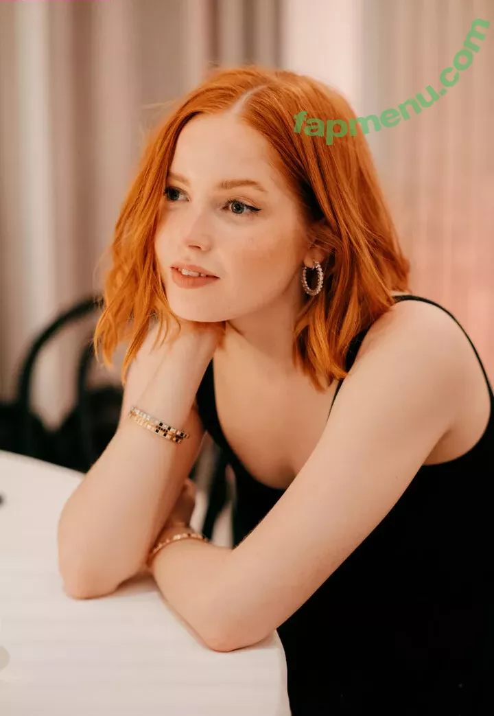 Ellie Bamber nude photo #0063 (elliebamber_ / honeybambs)