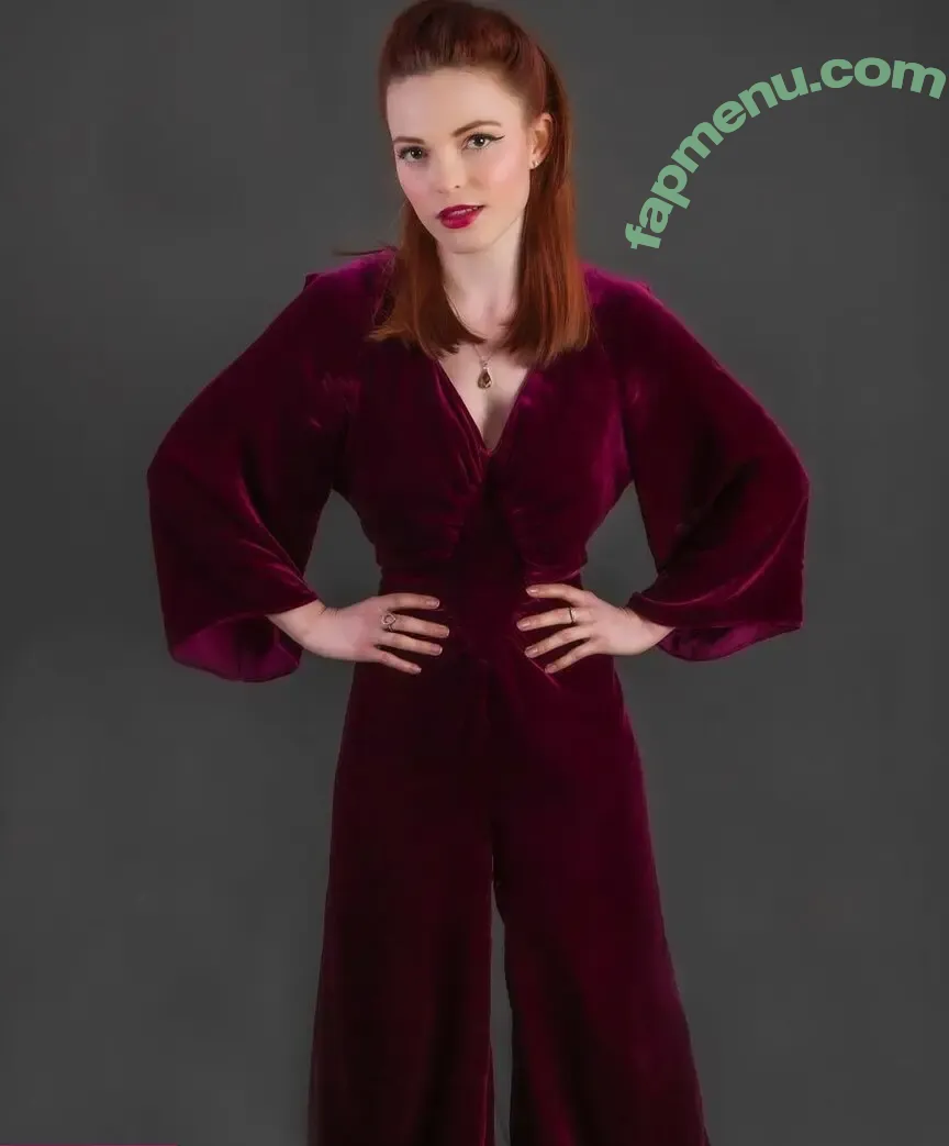 Ellie From WhatCulture nude photo #0007 (ellie.littlechild)