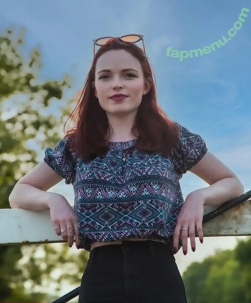 Ellie From WhatCulture nude photo #0016 (ellie.littlechild)