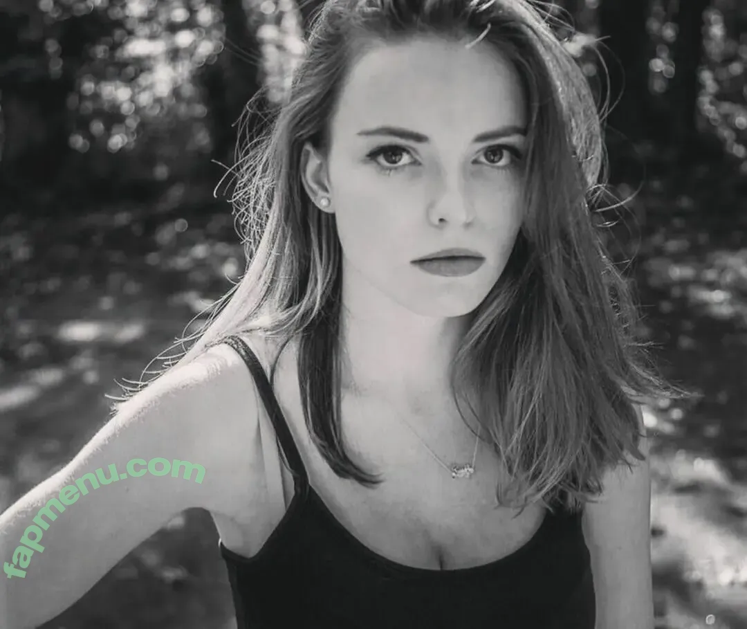 Ellie From WhatCulture nude photo #0027 (ellie.littlechild)