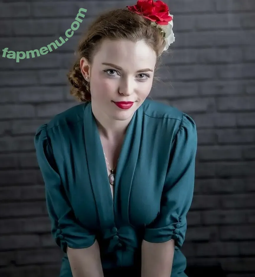 Ellie From WhatCulture nude photo #0040 (ellie.littlechild)