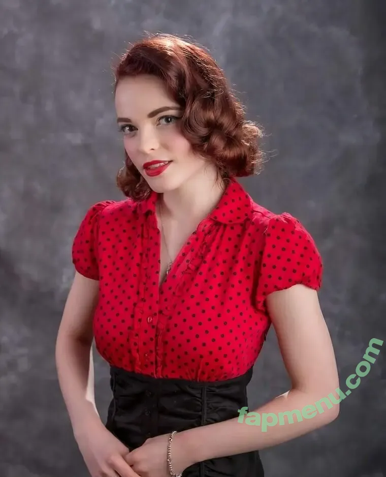 Ellie From WhatCulture nude photo #0041 (ellie.littlechild)