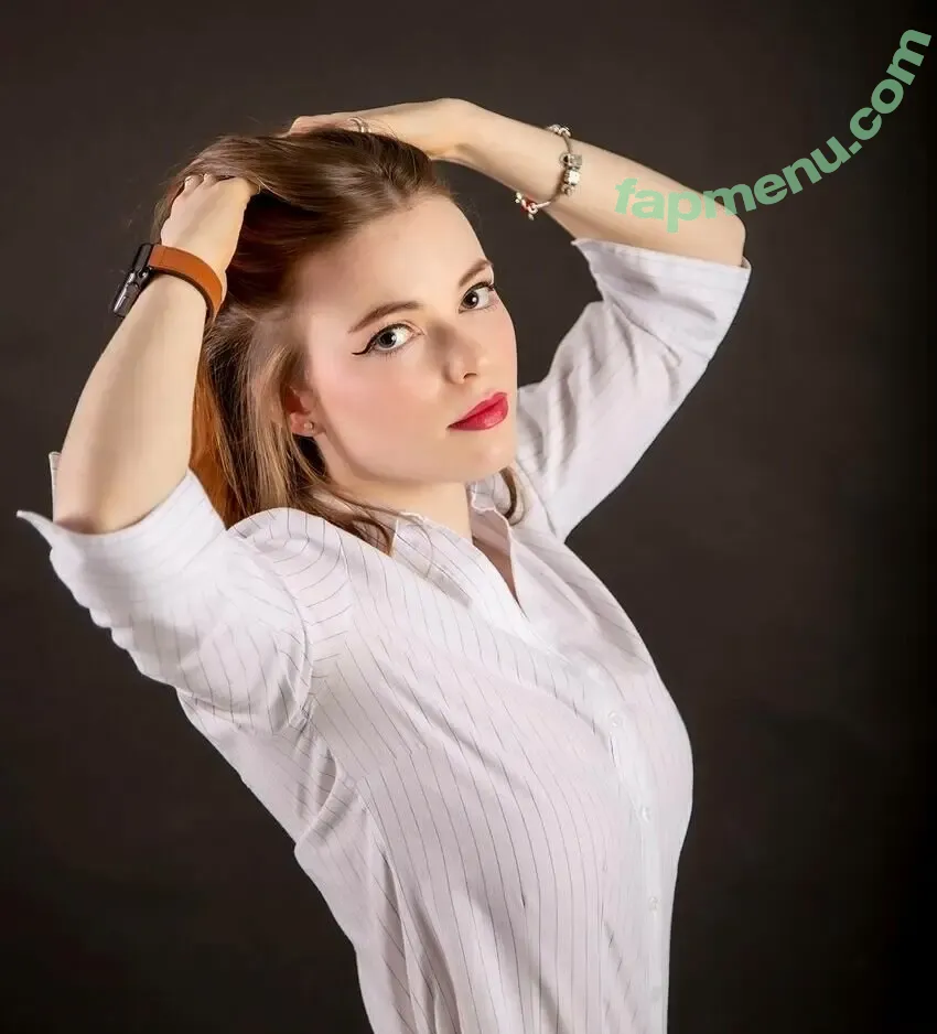 Ellie From WhatCulture nude photo #0042 (ellie.littlechild)