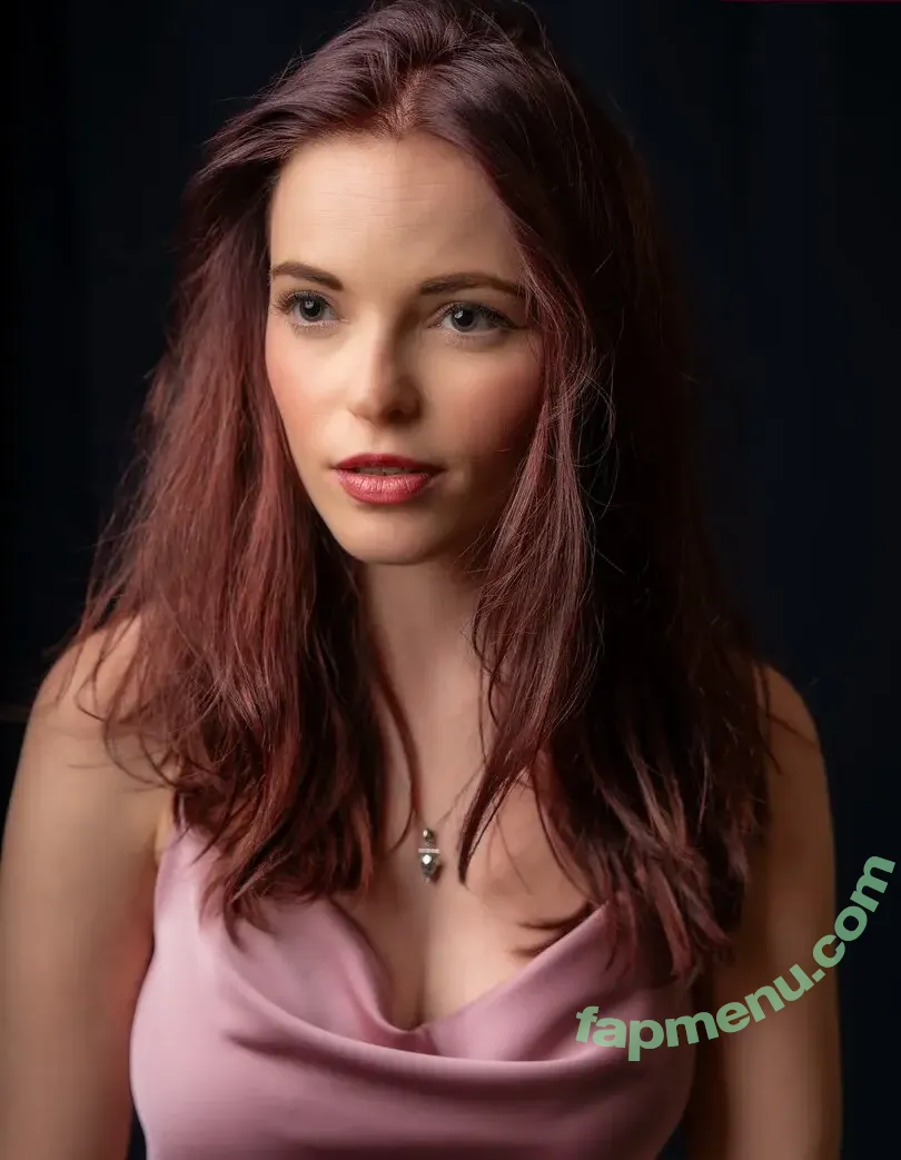 Ellie From WhatCulture nude photo #0045 (ellie.littlechild)