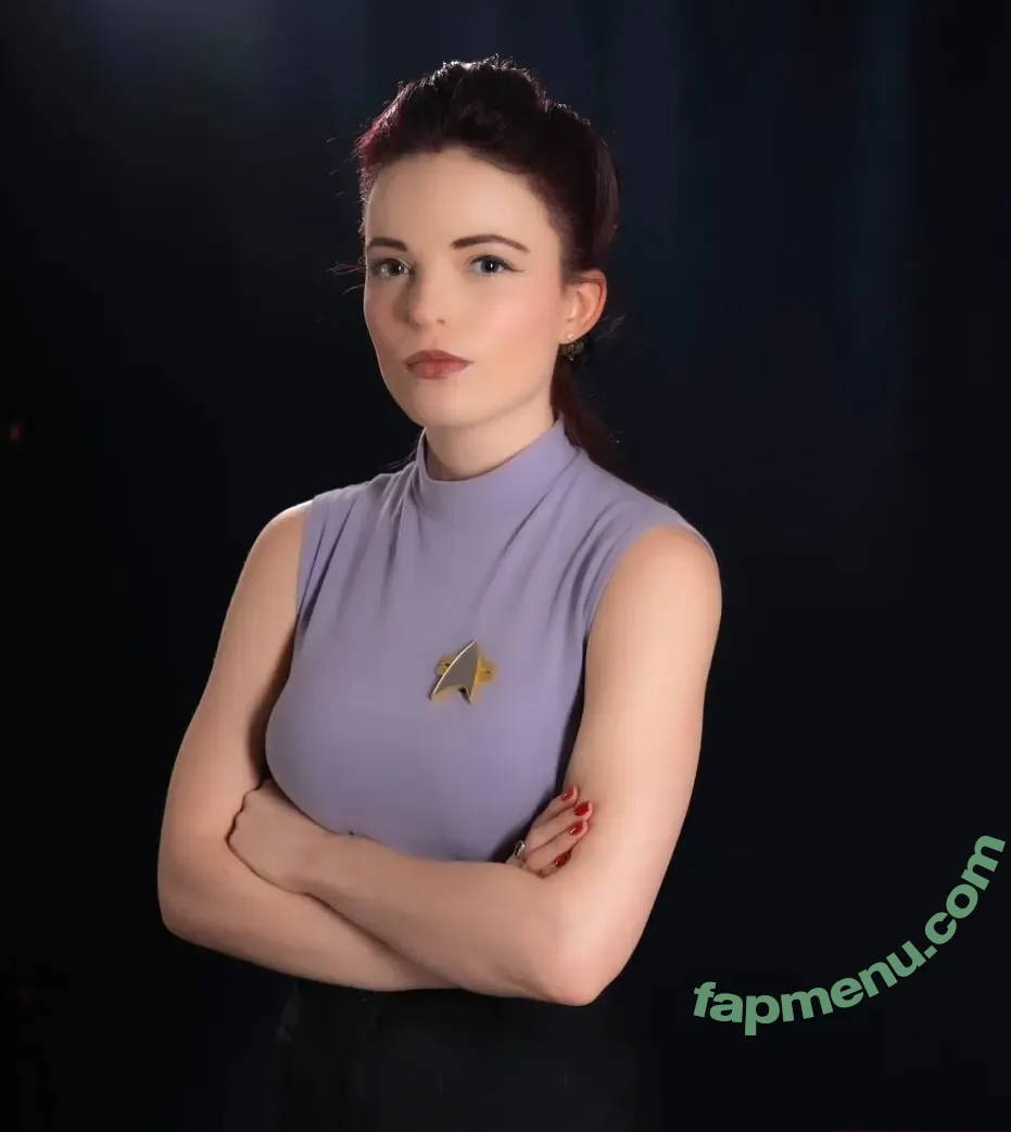 Ellie From WhatCulture nude photo #0048 (ellie.littlechild)