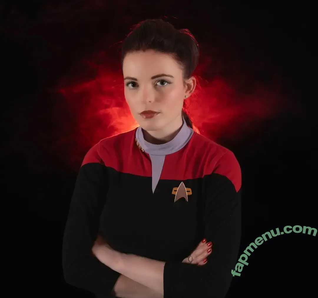 Ellie From WhatCulture nude photo #0055 (ellie.littlechild)