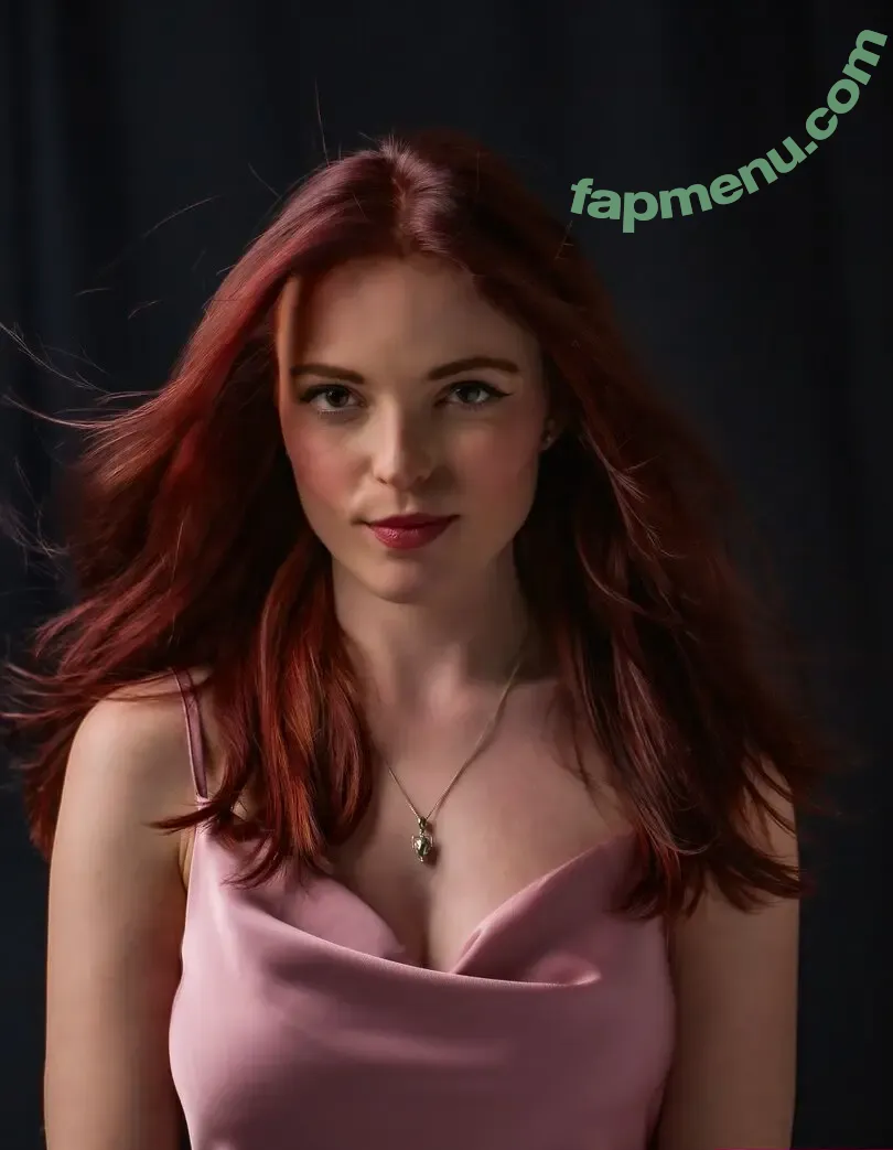 Ellie From WhatCulture nude photo #0056 (ellie.littlechild)