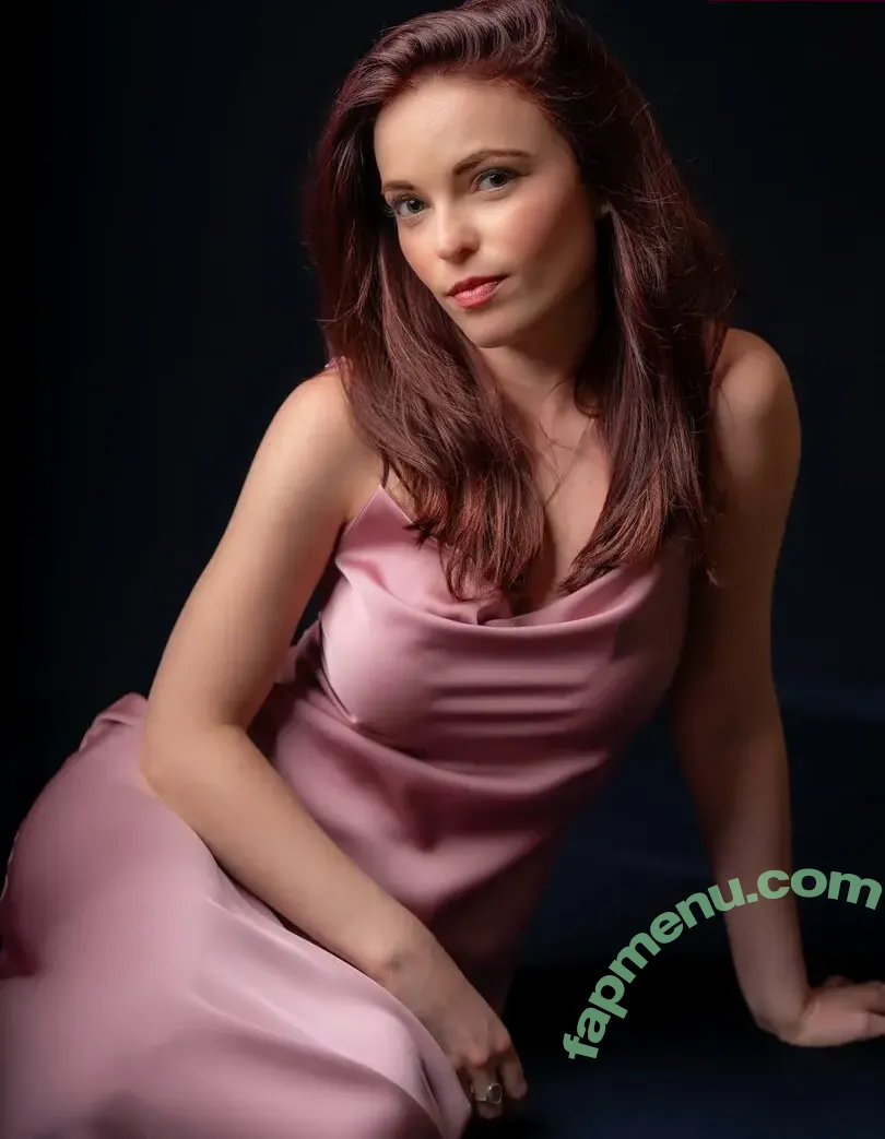 Ellie From WhatCulture nude photo #0061 (ellie.littlechild)