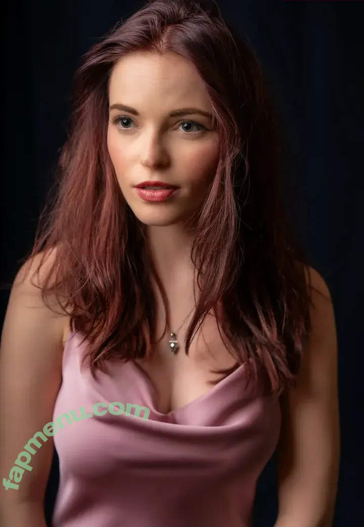 Ellie From WhatCulture nude photo #0062 (ellie.littlechild)