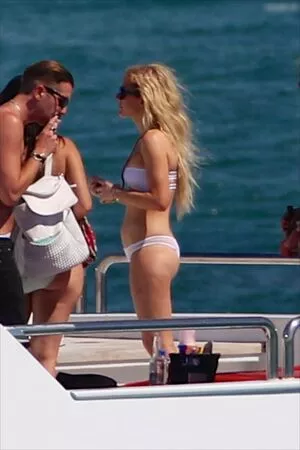 Ellie Goulding / elliegoulding / glovored nude photo #0772