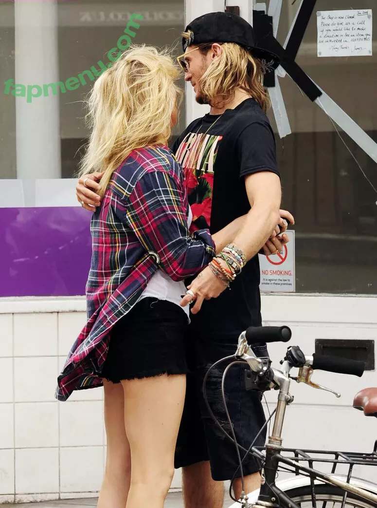 Ellie Goulding nude photo #0140 (elliegoulding / glovored)