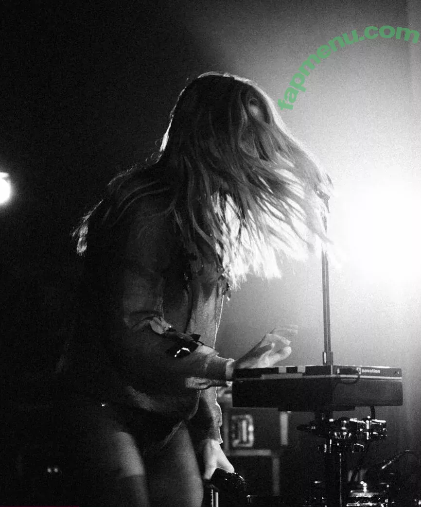 Ellie Goulding nude photo #0226 (elliegoulding / glovored)
