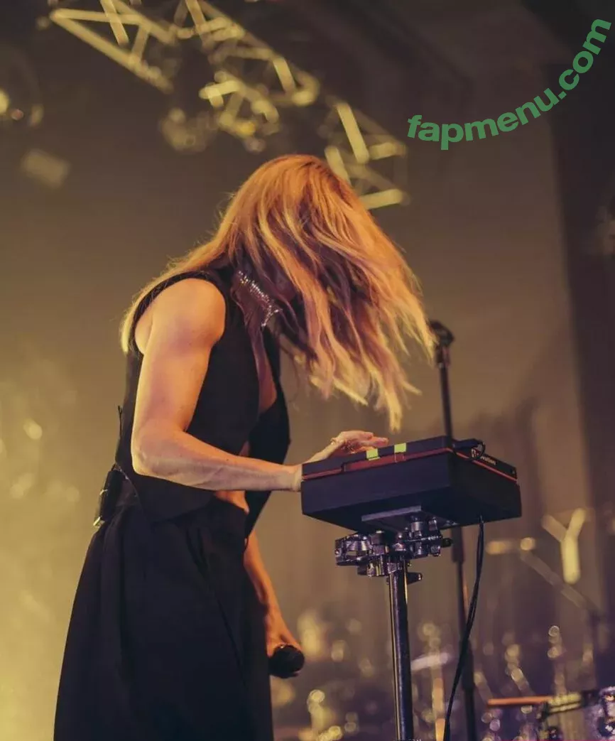 Ellie Goulding nude photo #0253 (elliegoulding / glovored)