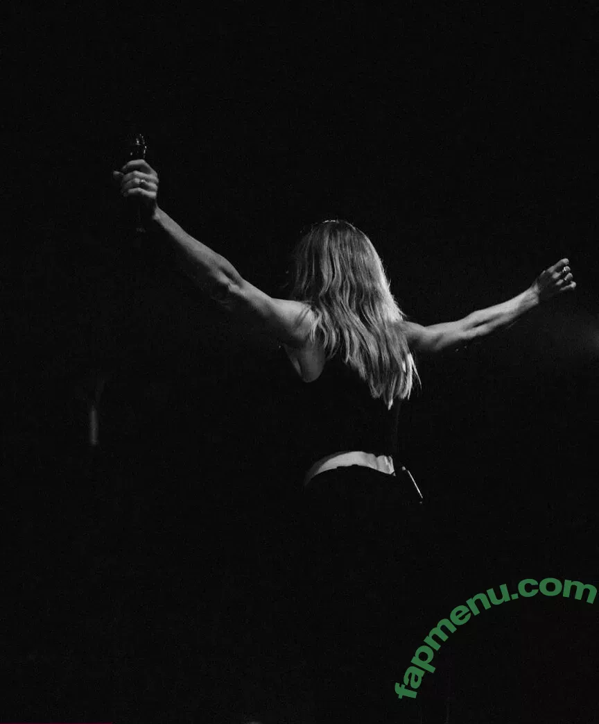 Ellie Goulding nude photo #0257 (elliegoulding / glovored)