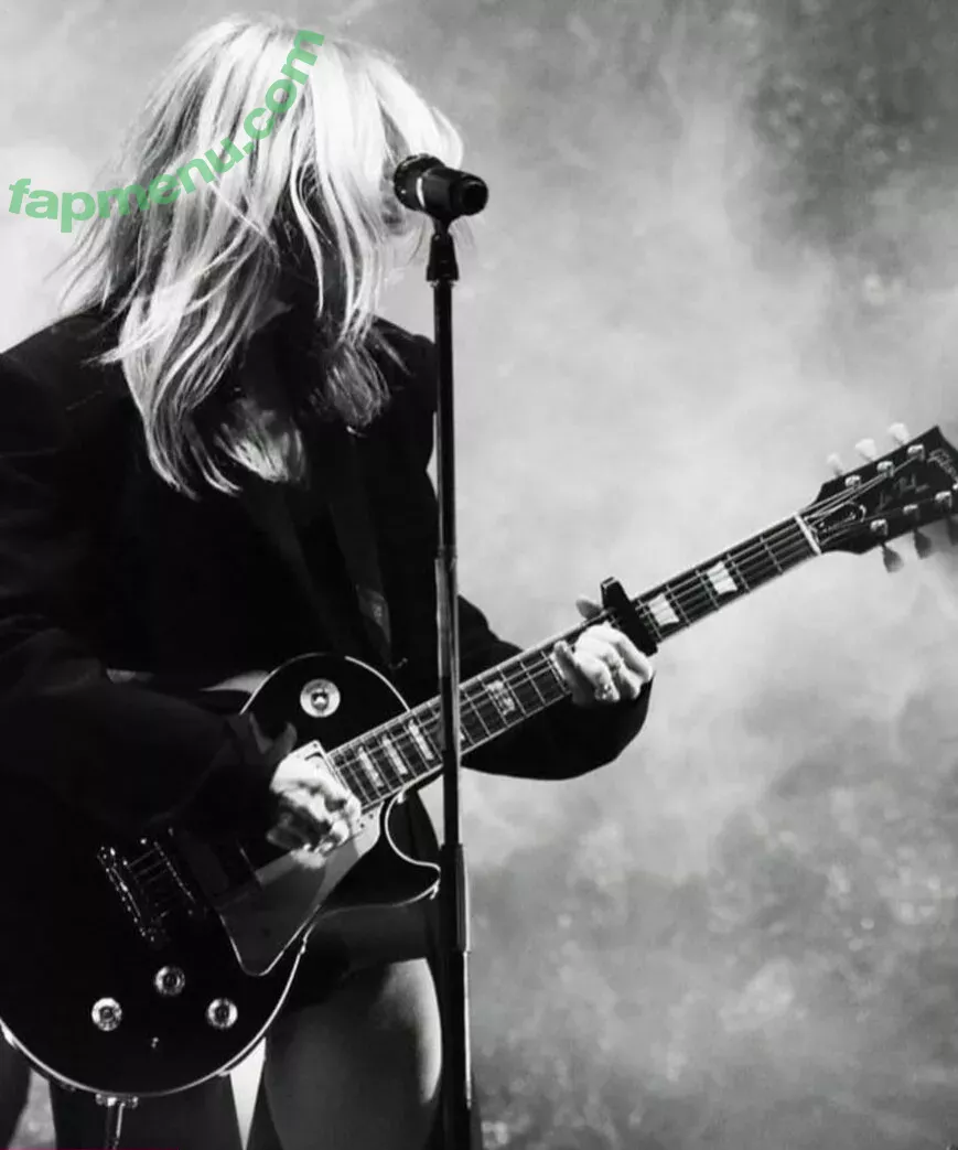 Ellie Goulding nude photo #0307 (elliegoulding / glovored)