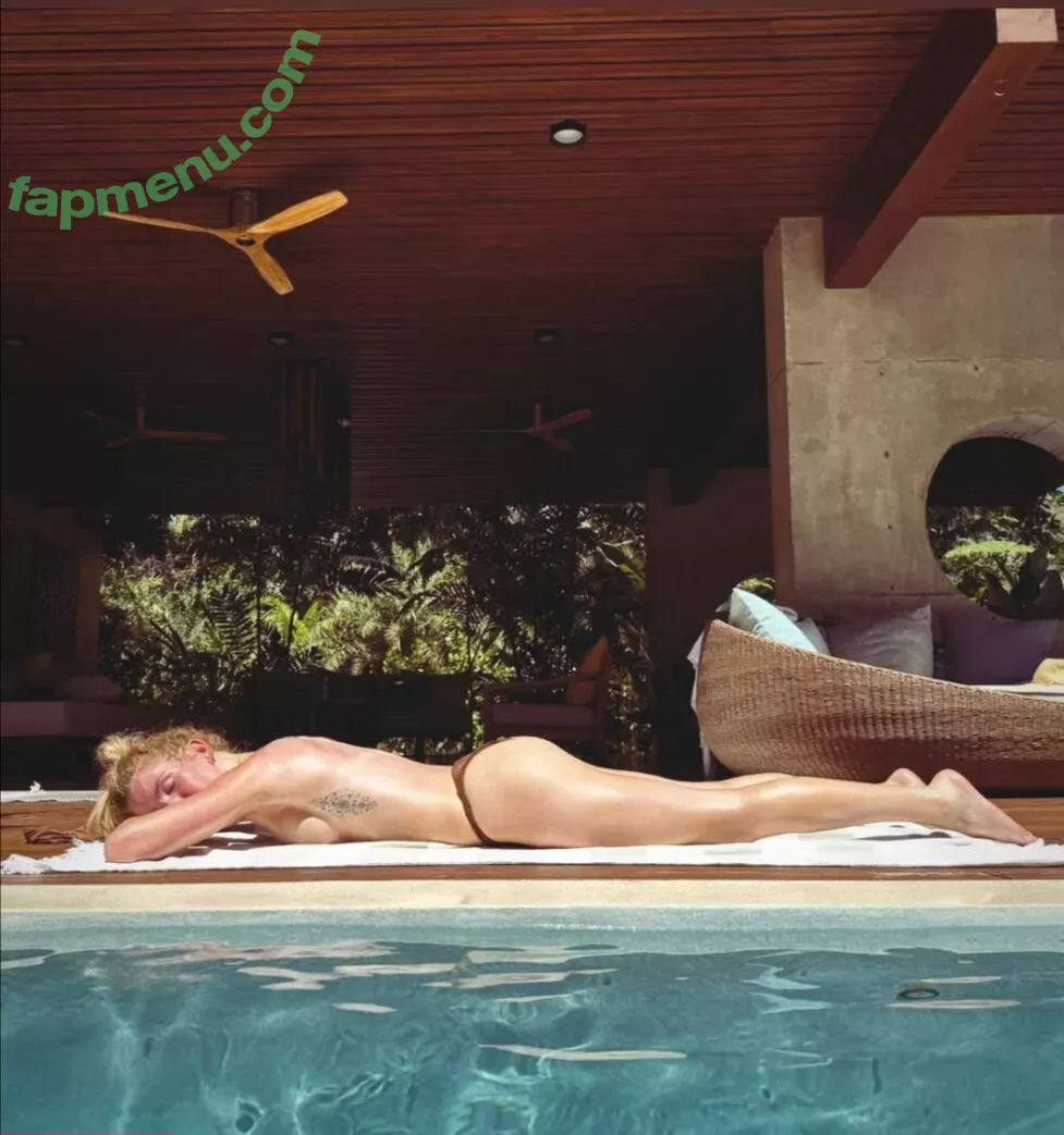 Ellie Goulding nude photo #0314 (elliegoulding / glovored)