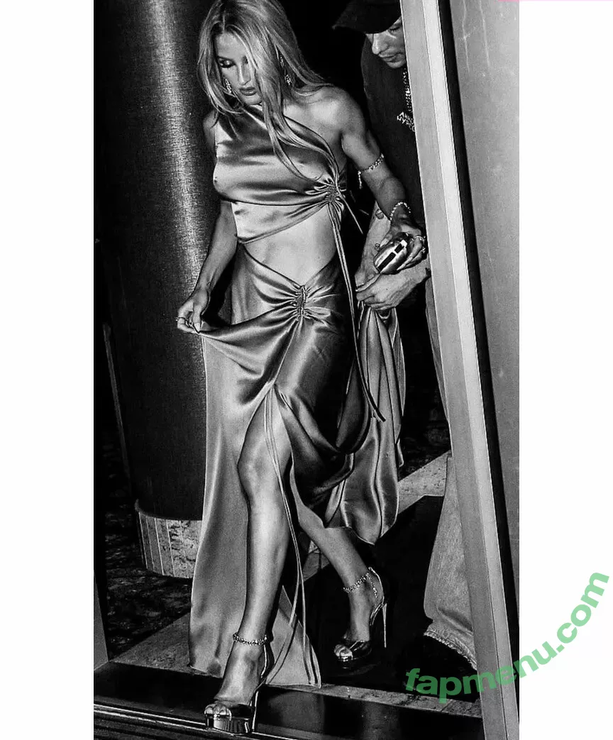 Ellie Goulding nude photo #0323 (elliegoulding / glovored)