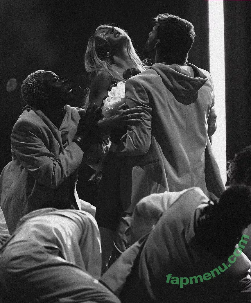 Ellie Goulding nude photo #0344 (elliegoulding / glovored)