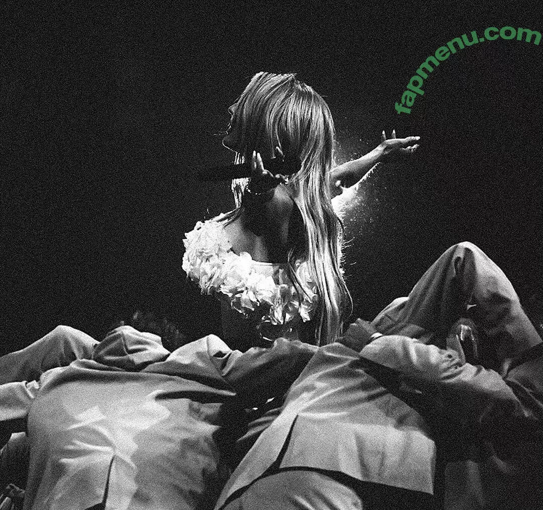 Ellie Goulding nude photo #0364 (elliegoulding / glovored)