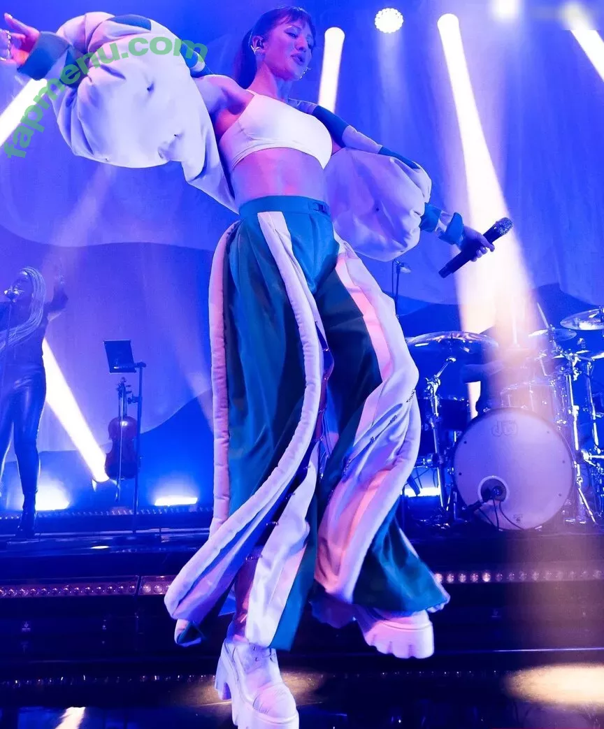 Ellie Goulding nude photo #0449 (elliegoulding / glovored)